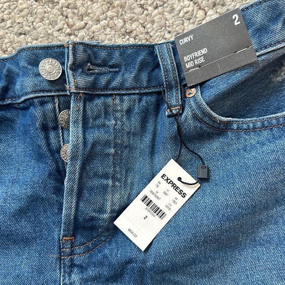 NWT Express Mid Rise Short - Picture 2 of 4